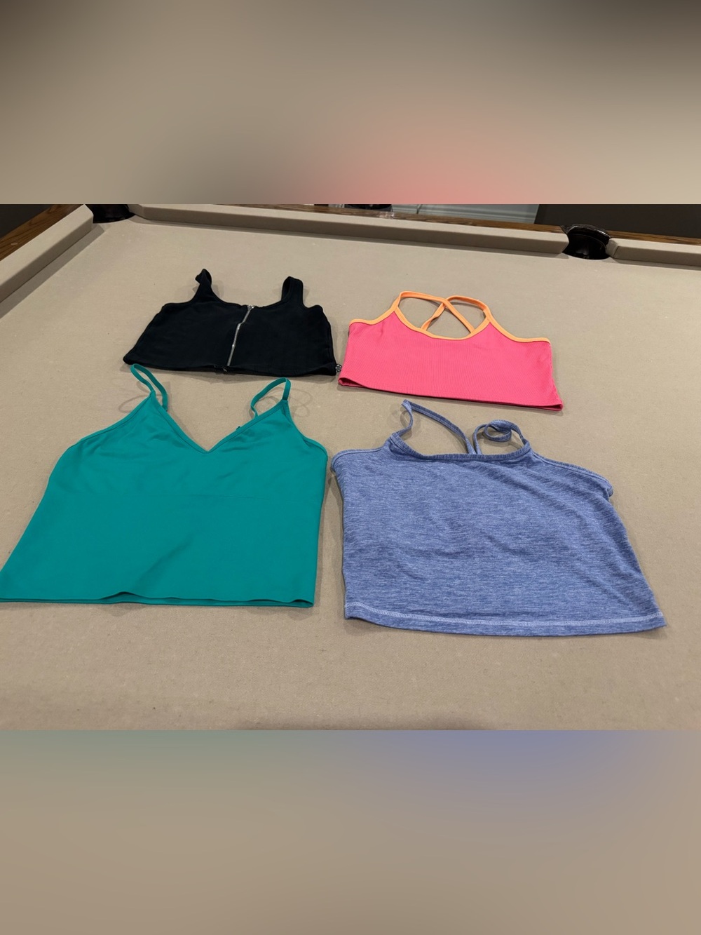 Bundle of 4 cropped tanks M/L